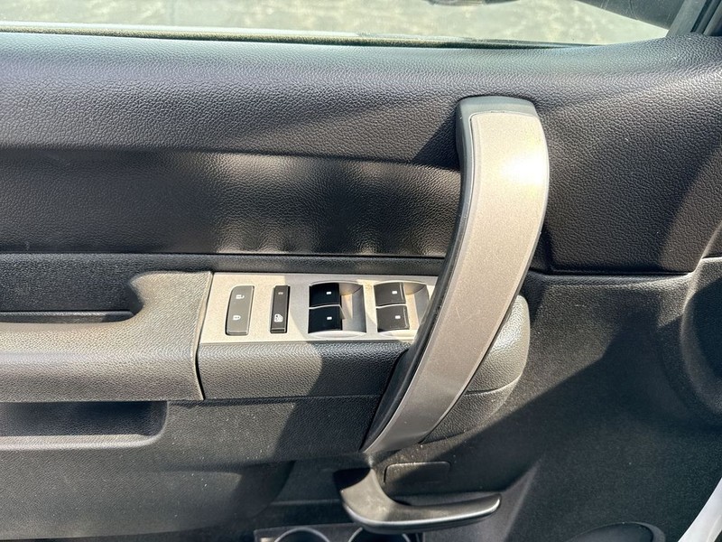 Chevrolet Silverado 2500HD Vehicle Full-screen Gallery Image 13