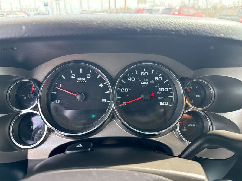 Chevrolet Silverado 2500HD Vehicle Full-screen Gallery Image 15