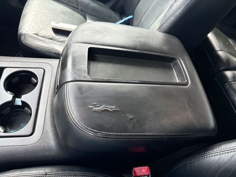 Chevrolet Silverado 2500HD Vehicle Full-screen Gallery Image 19