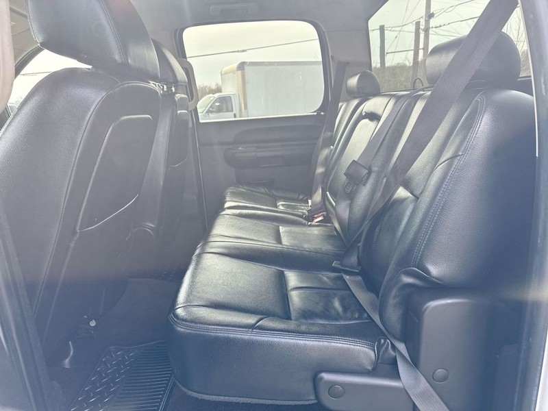 Chevrolet Silverado 2500HD Vehicle Full-screen Gallery Image 20