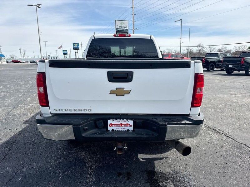 Chevrolet Silverado 2500HD Vehicle Full-screen Gallery Image 21