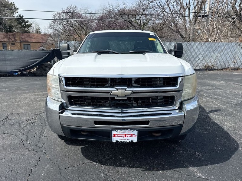 Chevrolet Silverado 2500HD Vehicle Full-screen Gallery Image 23