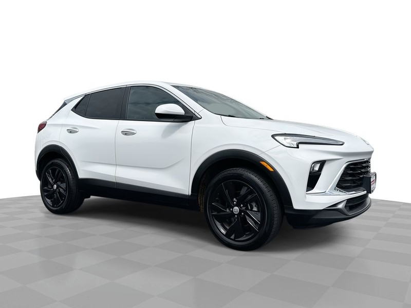 Buick Encore GX Vehicle Full-screen Gallery Image 01