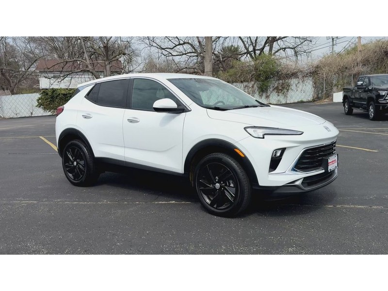 Buick Encore GX Vehicle Full-screen Gallery Image 02