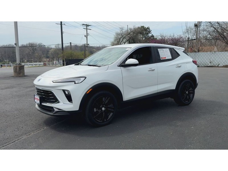 Buick Encore GX Vehicle Full-screen Gallery Image 04