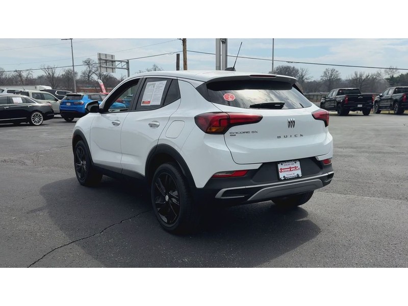 Buick Encore GX Vehicle Full-screen Gallery Image 06