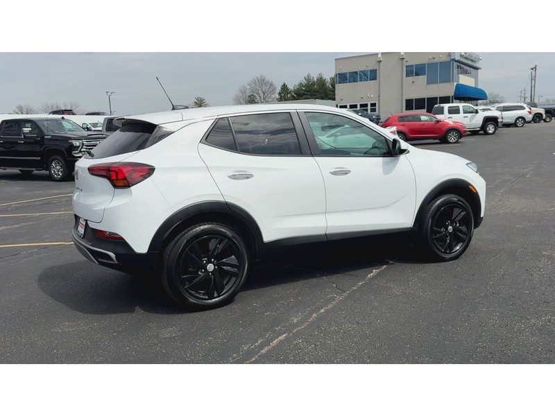 Buick Encore GX Vehicle Full-screen Gallery Image 08