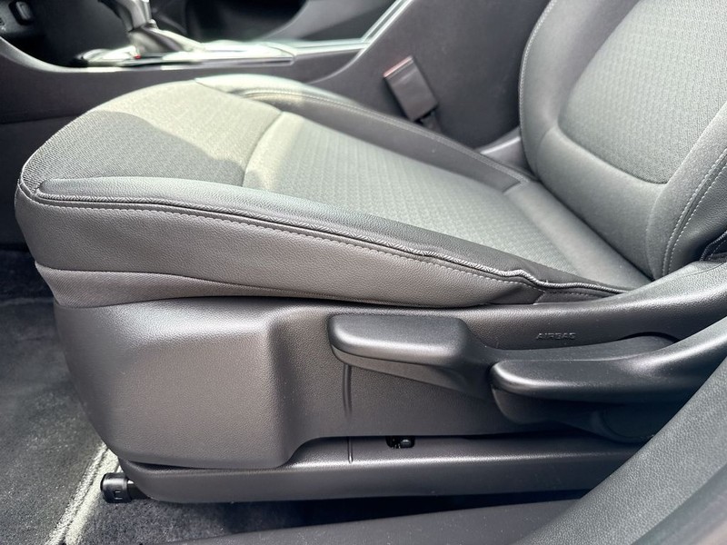 Buick Encore GX Vehicle Full-screen Gallery Image 12