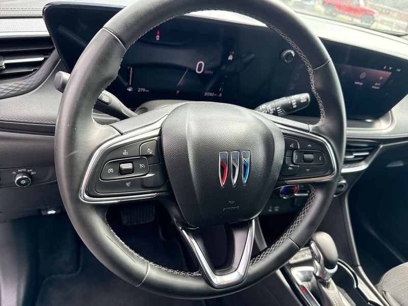 Buick Encore GX Vehicle Full-screen Gallery Image 14