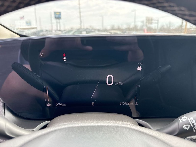 Buick Encore GX Vehicle Full-screen Gallery Image 15