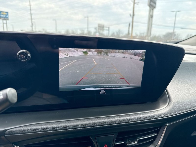 Buick Encore GX Vehicle Full-screen Gallery Image 17