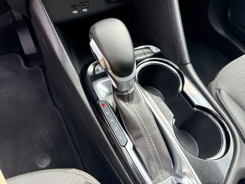 Buick Encore GX Vehicle Full-screen Gallery Image 19