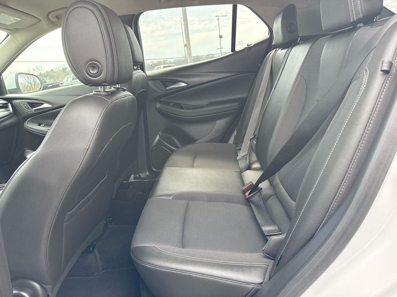 Buick Encore GX Vehicle Full-screen Gallery Image 21