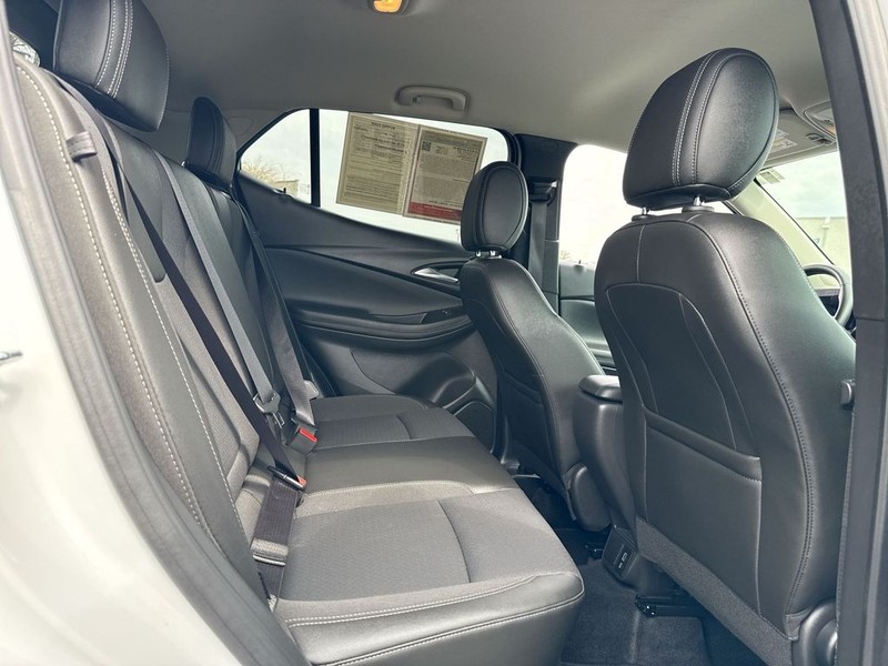 Buick Encore GX Vehicle Full-screen Gallery Image 23
