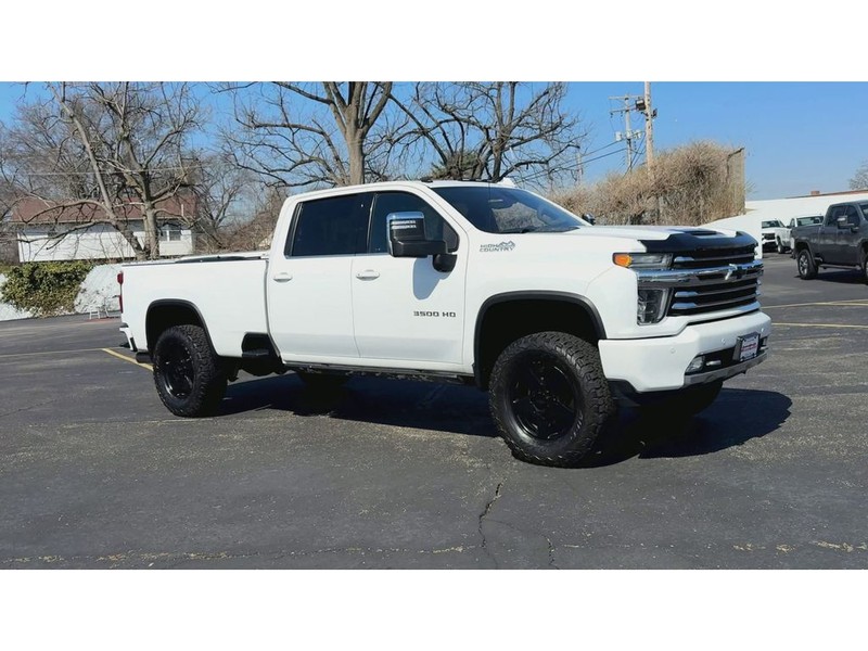 Chevrolet Silverado 3500HD Vehicle Full-screen Gallery Image 02