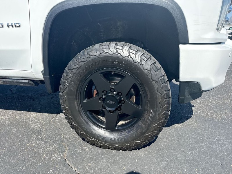 Chevrolet Silverado 3500HD Vehicle Full-screen Gallery Image 10