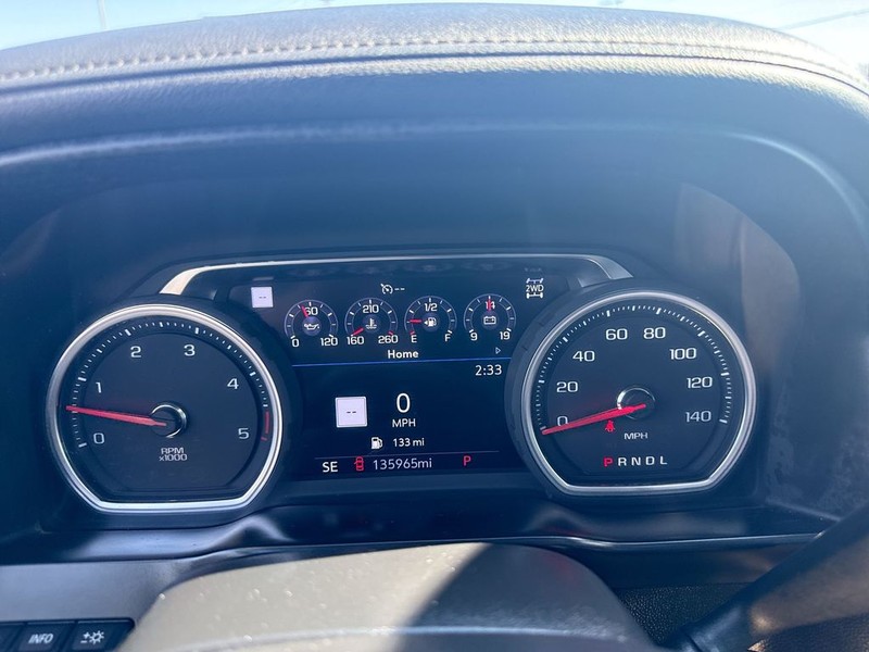 Chevrolet Silverado 3500HD Vehicle Full-screen Gallery Image 15