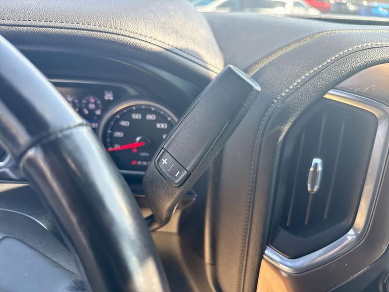 Chevrolet Silverado 3500HD Vehicle Full-screen Gallery Image 19