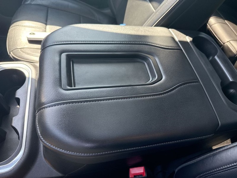 Chevrolet Silverado 3500HD Vehicle Full-screen Gallery Image 20