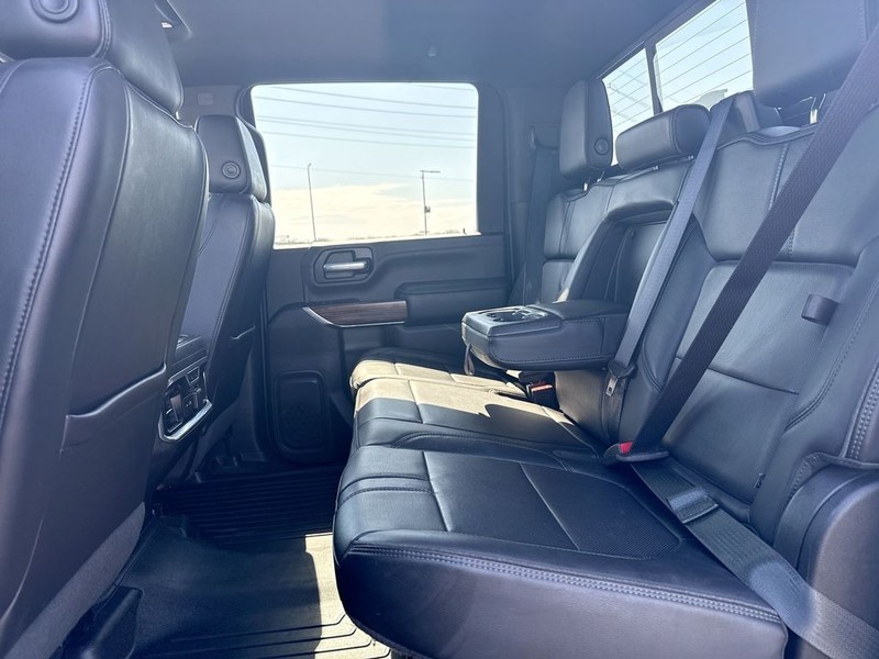 Chevrolet Silverado 3500HD Vehicle Full-screen Gallery Image 22