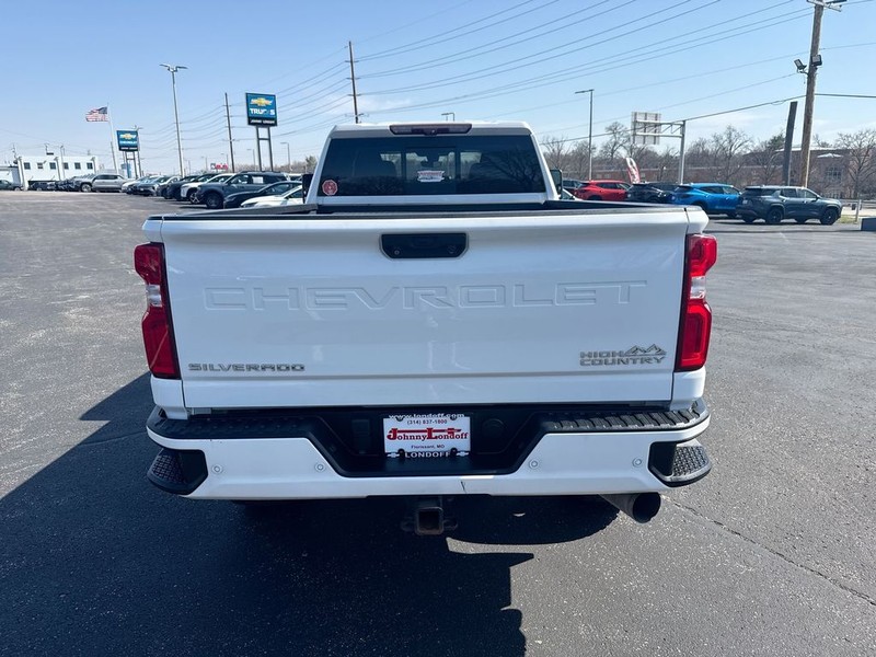 Chevrolet Silverado 3500HD Vehicle Full-screen Gallery Image 23