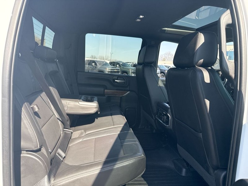 Chevrolet Silverado 3500HD Vehicle Full-screen Gallery Image 24