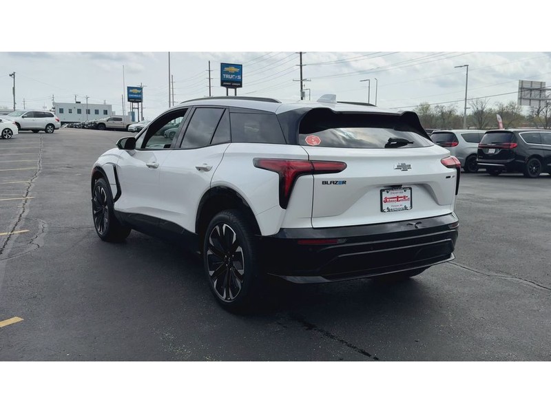 Chevrolet Blazer EV Vehicle Full-screen Gallery Image 06