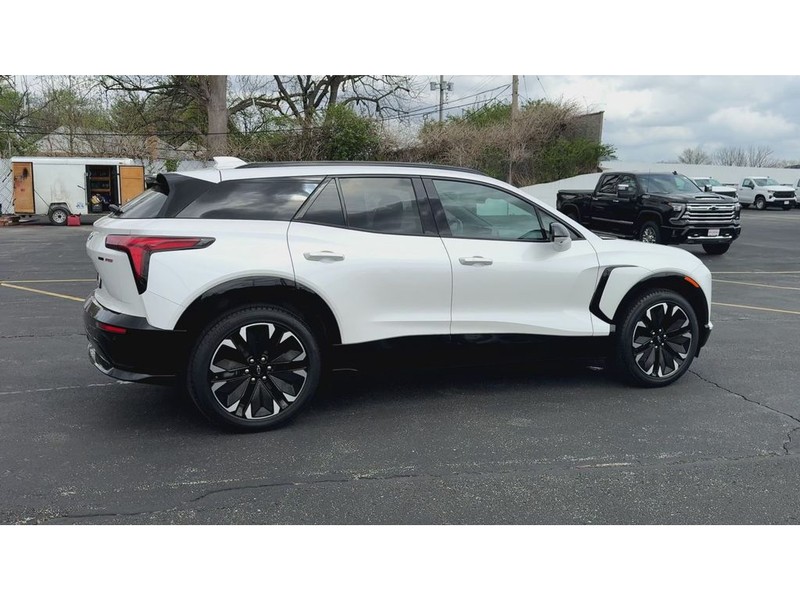 Chevrolet Blazer EV Vehicle Full-screen Gallery Image 08