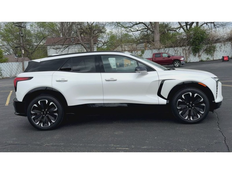 Chevrolet Blazer EV Vehicle Full-screen Gallery Image 09