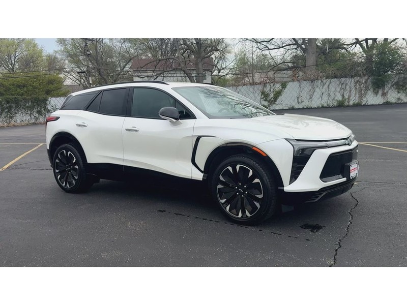 Chevrolet Blazer EV Vehicle Full-screen Gallery Image 02