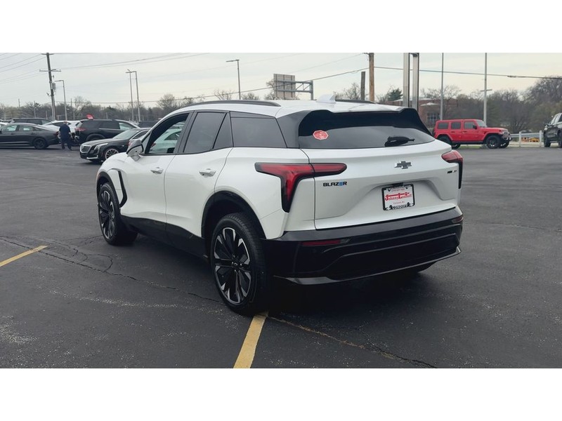 Chevrolet Blazer EV Vehicle Full-screen Gallery Image 06