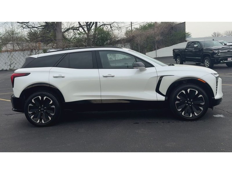 Chevrolet Blazer EV Vehicle Full-screen Gallery Image 09