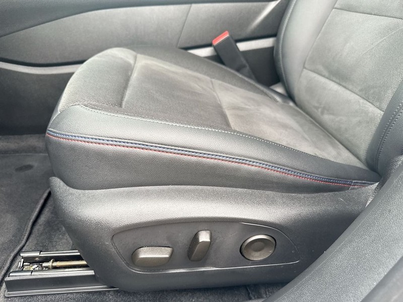 Chevrolet Blazer EV Vehicle Full-screen Gallery Image 12