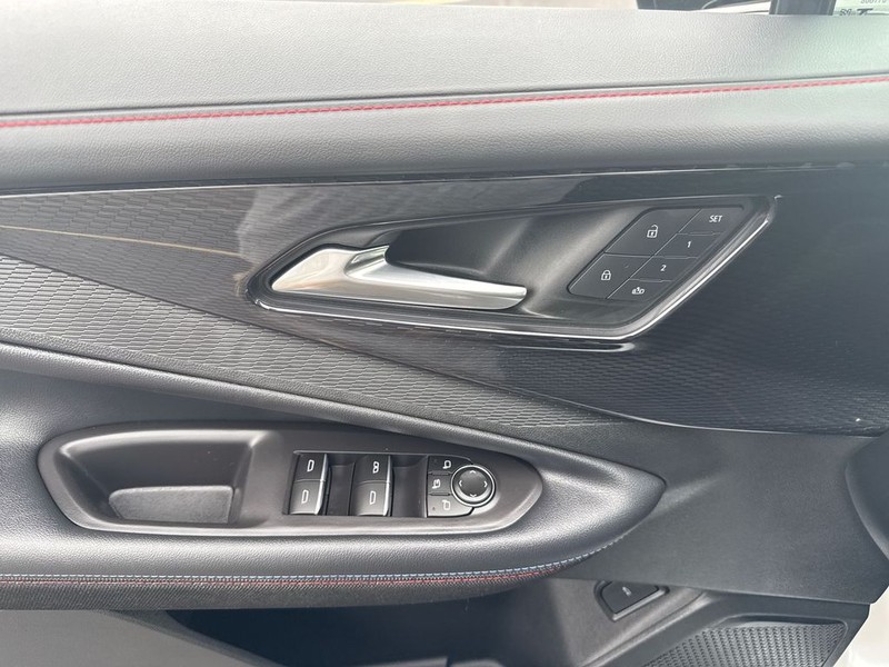 Chevrolet Blazer EV Vehicle Full-screen Gallery Image 13