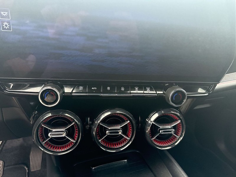 Chevrolet Blazer EV Vehicle Full-screen Gallery Image 18