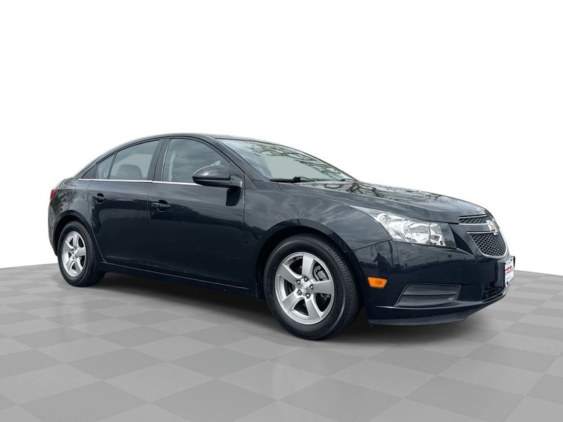 Chevrolet Cruze Vehicle Full-screen Gallery Image 01