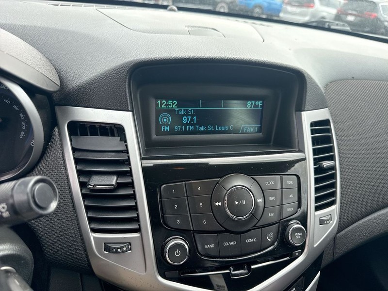 Chevrolet Cruze Vehicle Full-screen Gallery Image 16