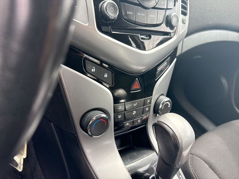 Chevrolet Cruze Vehicle Full-screen Gallery Image 17