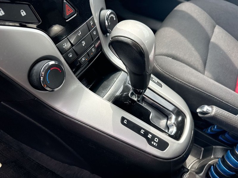 Chevrolet Cruze Vehicle Full-screen Gallery Image 18