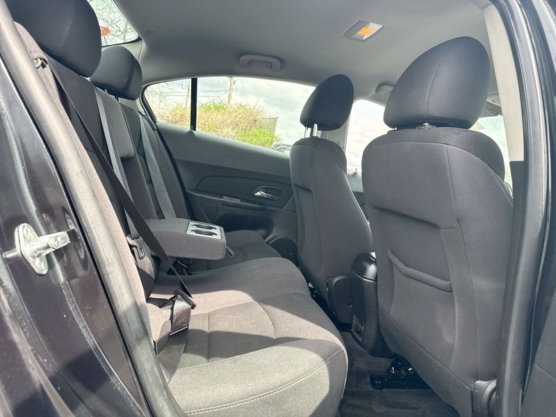 Chevrolet Cruze Vehicle Full-screen Gallery Image 22