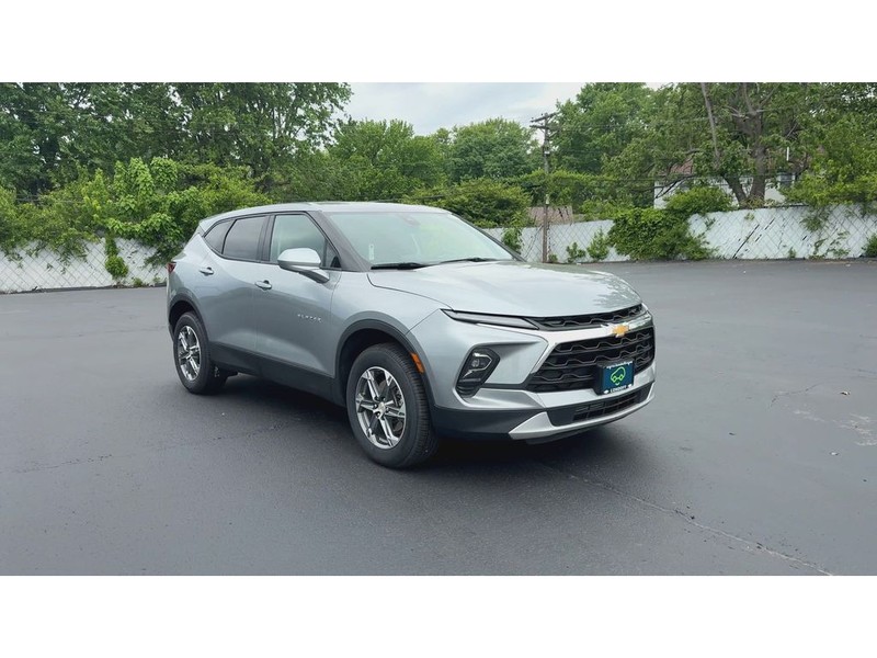 Chevrolet Blazer Vehicle Full-screen Gallery Image 02