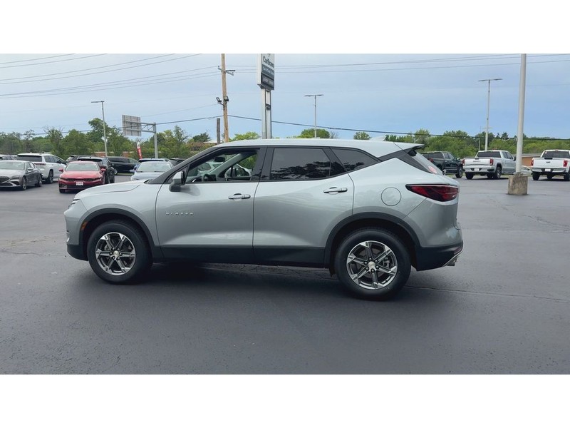 Chevrolet Blazer Vehicle Full-screen Gallery Image 05