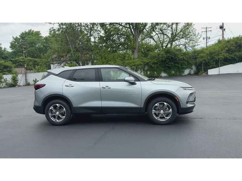 Chevrolet Blazer Vehicle Full-screen Gallery Image 09