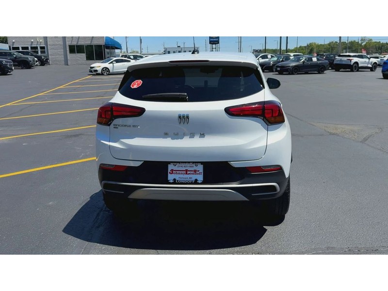 Buick Encore GX Vehicle Full-screen Gallery Image 07