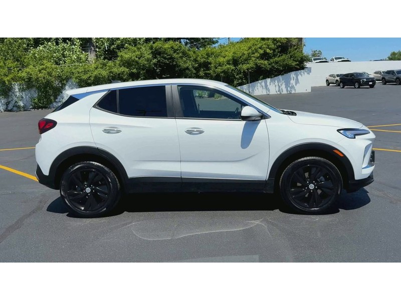 Buick Encore GX Vehicle Full-screen Gallery Image 09