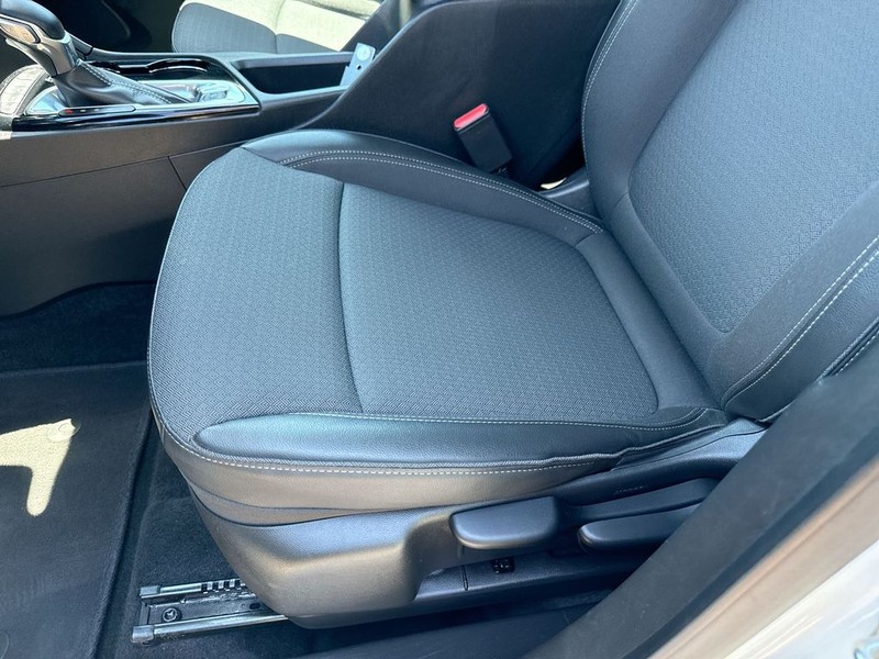 Buick Encore GX Vehicle Full-screen Gallery Image 11