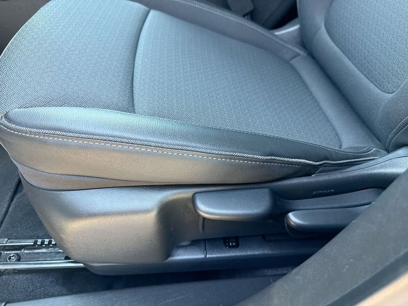 Buick Encore GX Vehicle Full-screen Gallery Image 12