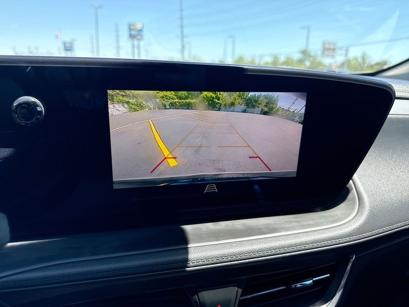 Buick Encore GX Vehicle Full-screen Gallery Image 17