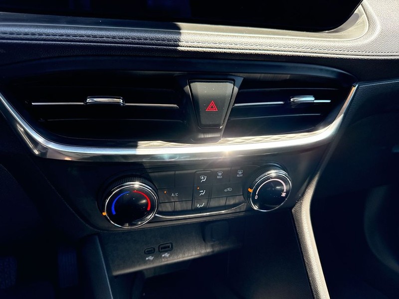 Buick Encore GX Vehicle Full-screen Gallery Image 18