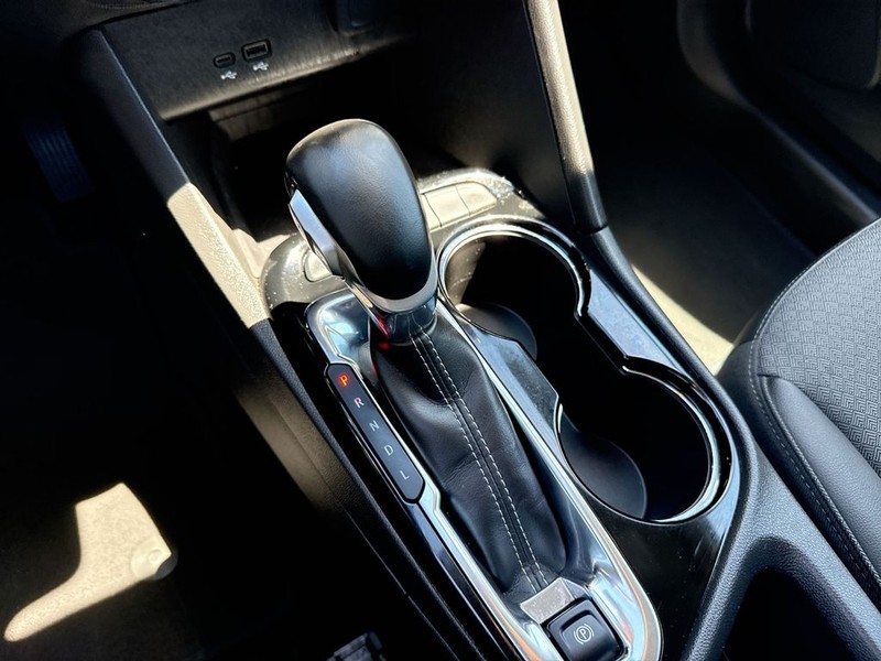 Buick Encore GX Vehicle Full-screen Gallery Image 19